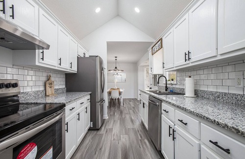 Cartersville House | Modern Home 4 Bed Lakepoint- Hyundai SK EV Plant-Near Museum's