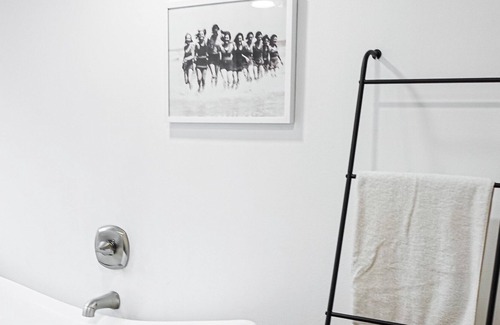 Mira Monte House | Modern home away from home