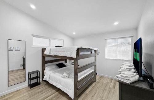 Southwest Anaheim House | Modern Home for Large Families by Disney & Knotts