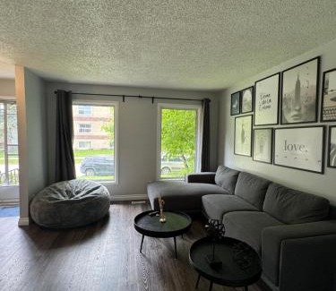 Winnipeg House | Modern home in Downtown Wpg