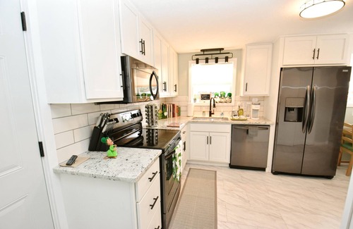 South Bend House | Modern home just mins to Notre Dame!(52723)