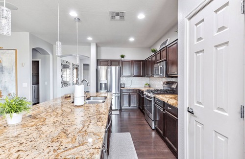 Canyon Trails South House | Modern Home Near Ballpark - Newly Furnished