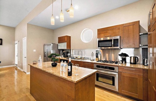 Washington Ave./ Memorial Park House | Modern Home Near Heights, DT + Washington | Games