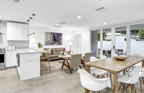 Croissant Park House | Modern Home w/Pool + 2nd Unit - Near Las Olas