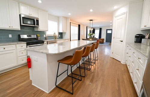 Atlanta House | Modern Home Walk to Benz Stadium, Backyard Retreat