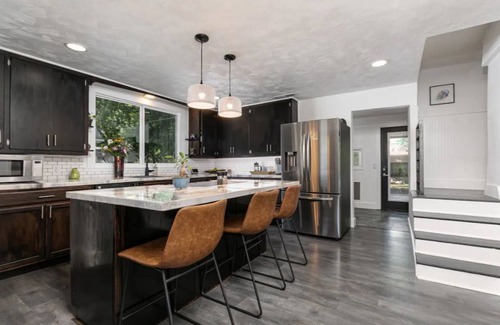 West Central House | Modern/Hot Tub/EV Chg/Office/Cannabis Friendly*