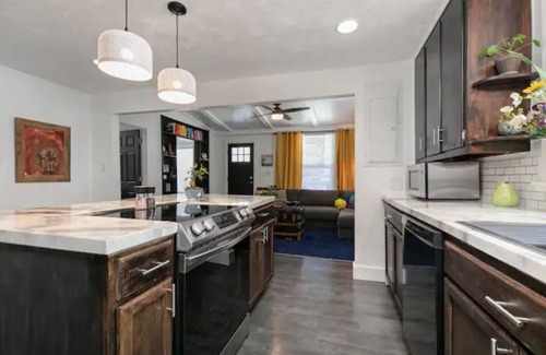 West Central House | Modern/Hot Tub/EV Chg/Office/Cannabis Friendly*