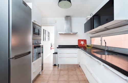 Arenas del Mar House | Modern House With Private Swimming Pool