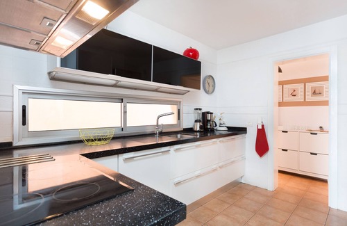 Arenas del Mar House | Modern House With Private Swimming Pool