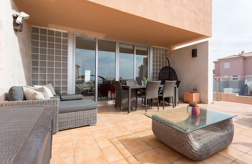 Arenas del Mar House | Modern House With Private Swimming Pool