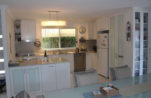 Surf Beach House | Modern house close to Batemans Bay, Mogo Bike trails and kid friendly beaches.