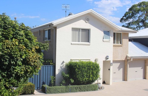 Surf Beach House | Modern house close to Batemans Bay, Mogo Bike trails and kid friendly beaches.