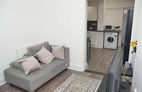 Northampton Apartment | Modern House Near Northampton City Centre - 4 Bed