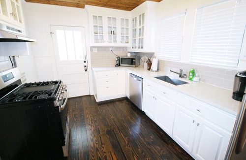 Highlands - Perkins House | Modern HOUSE Near LSU Lakes & Campus 3BR/2BA - Sleeps 8 people!