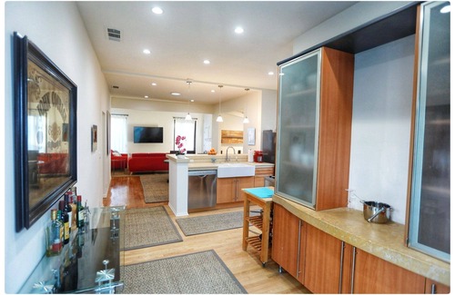 West Hollywood West House | Modern House with a pool