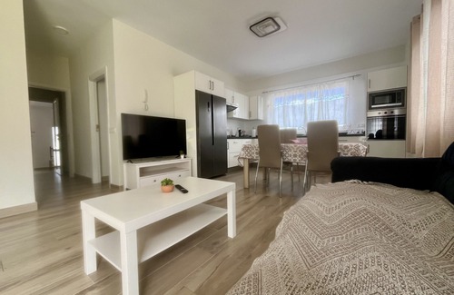 Icod de los Vinos Cottage | Modern House with beautiful Views of Teide for up to 4 people