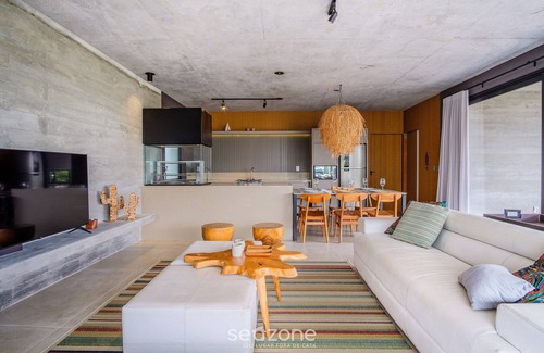 Praia do Rosa Apartment | Modern House With Pool Next to Surfland Roi00