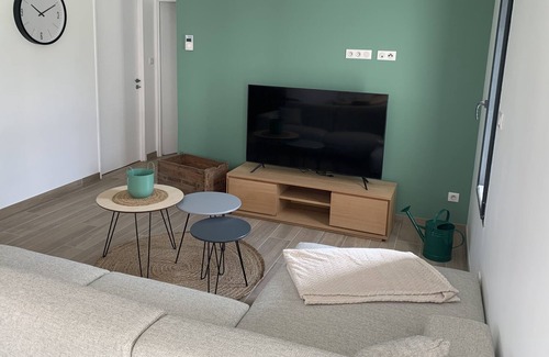 Nomdieu House | Modern house with pool