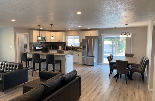 Paradise Hills Civic House | Modern House with Trailer Parking