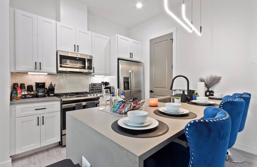 OST - South Union House | Modern Houston Townhome Near Med Center & Downtown