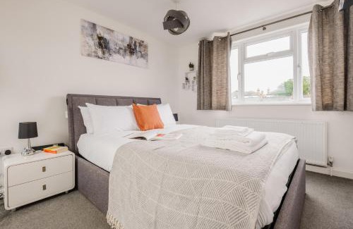 Hove House | Modern Hove Home close to Brighton Beach with FREE PARKING