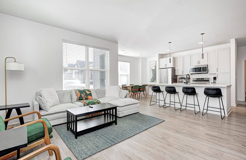 Noblesville Apartment | Modern industrial 2-bedroom king bed-queen bed, 2 full bath