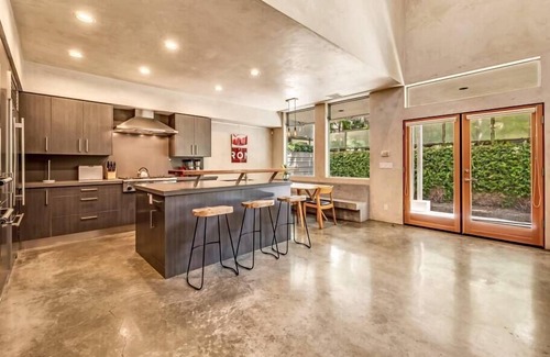 Venice House | Modern Industrial Venice Home: 360 Degree Rooftop