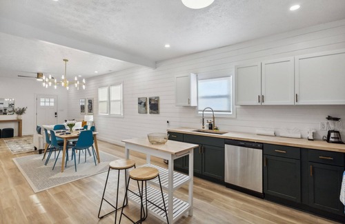 Indianapolis House | Modern Indy Retreat with Hot Tub, Outdoor Oasis, Prime location to Lucas Oil