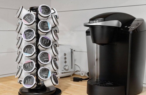 Indianapolis House | Modern Indy Retreat with Hot Tub, Outdoor Oasis, Prime location to Lucas Oil