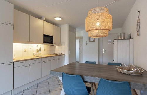 Callantsoog Apartment | Modern Ingericht Vakantieappartement met Groot Balkon, Direct Tegenover de Strandopgang van Callantsoog Gelegen