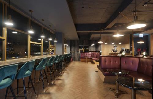 Central District Hotel | Modern Inn