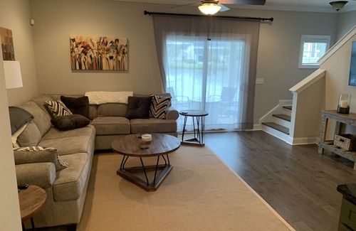 Epworth Acres House | Modern Island townhome - 5 mins from Downtown & Beach