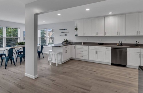 Keansburg House | Modern Keansburg Beach House: 2 mins walk to beach!