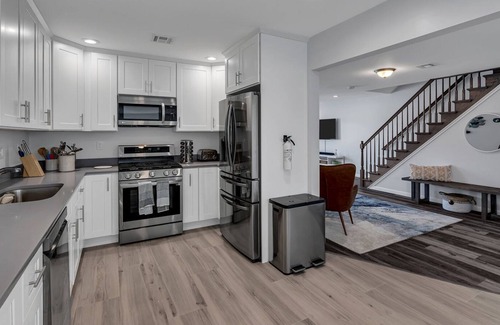 Keansburg House | Modern Keansburg Beach House: 2 mins walk to beach!