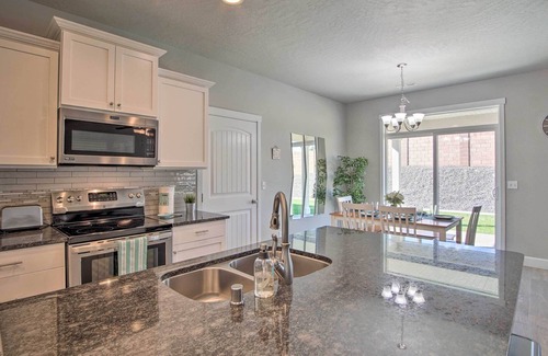 Tri-Cities House | Modern Kennewick Home Near Golfing & Wineries