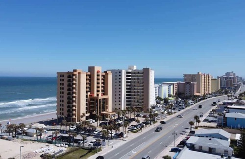 Daytona Beach Shores Apartment | Modern King Suite Steps to Beach
