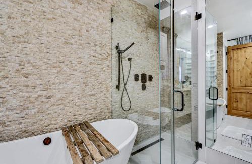 Los Angeles House | Modern LA Villa 5BR Home with Private Pool & Yard