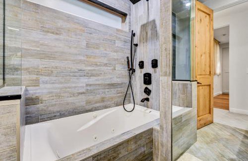 Los Angeles House | Modern LA Villa 5BR Home with Private Pool & Yard