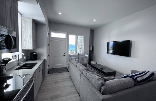 Okanagan-Similkameen Apartment | Modern Lake View Basement Suite. Introductory Pricing!