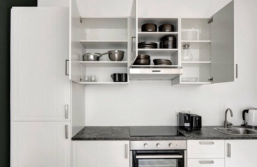 Erdberg Apartment | Modern Landstraße 1BR w/Amazing Views, steps from Danube, by Blueground