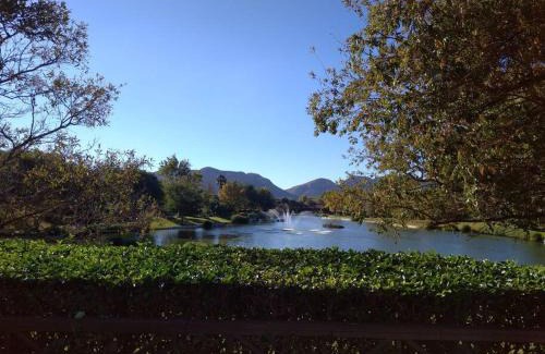 Hartbeespoort House | Modern Large 5 bedroom Villa in Pecanwood Golf Estate