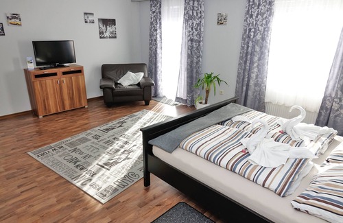 Illingen Apartment | Modern large apartment - Netflix and WiFi included!