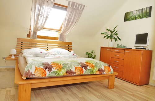 Illingen Apartment | Modern large apartment - Netflix and WiFi included!