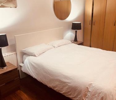 Canning Town Apartment | Modern Large Studio