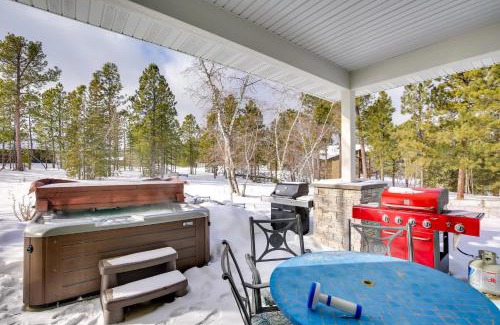 Deadwood House | Modern Lead Cabin with Hot Tub, 6 Mi to Skiing!