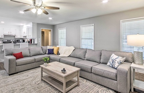 Columbia Cottage | Modern Lexington Retreat w/Backyard & Pool!