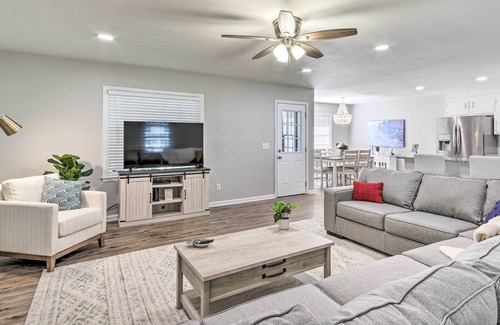 Columbia Cottage | Modern Lexington Retreat w/Backyard & Pool!