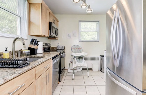 College Park House | Modern living for visit DC/UMD, 2 bedrooms, 4 beds with central AC/heating