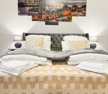 Ahrensburg Apartment | Modern living: Hamburg & Baltic Sea within 30 min