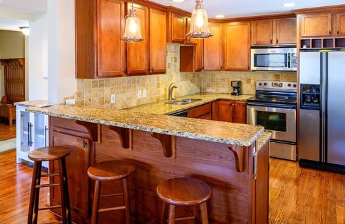 Southmoreland Condo | Modern Living in Historic Building